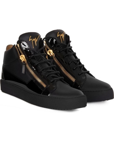 Mid Top Sneaker