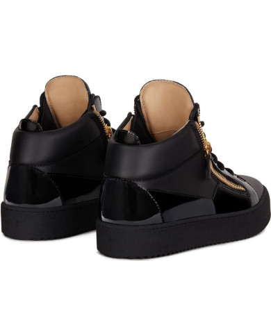Mid Top Sneaker