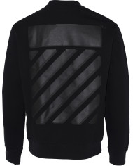 Sweater mit diagonalen Streifen