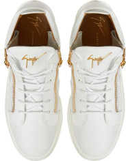 Mid Top Sneaker